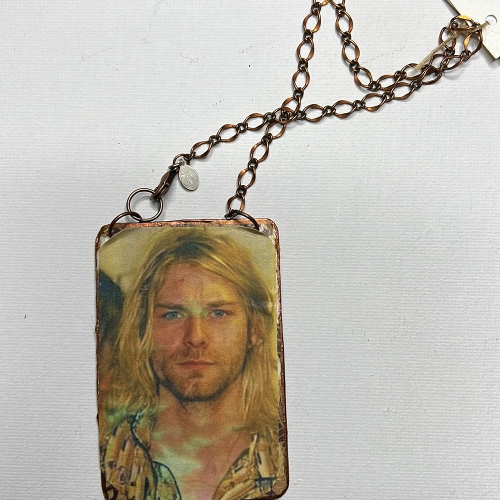 Kurt Cobain Brass Ornament - Picture 3 of 3